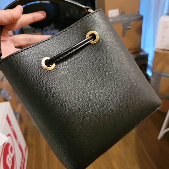 BNWT Michael Kors Bucket Bag - Picture 2 of 7